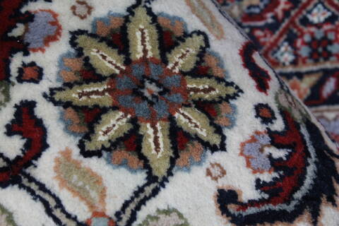 Bidjar Beige Hand Knotted 84 X 1110  Area Rug 250-25689 Image 8