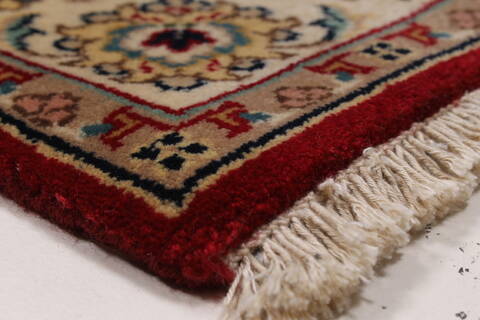 Kashan Beige Runner Hand Knotted 26 X 61  Area Rug 250-25906 Image 4