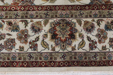 Kashan Beige Hand Knotted 90 X 124  Area Rug 250-25947 Image 2