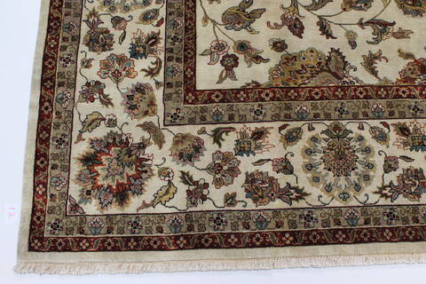 Kashan Beige Hand Knotted 90 X 124  Area Rug 250-25947 Image 4