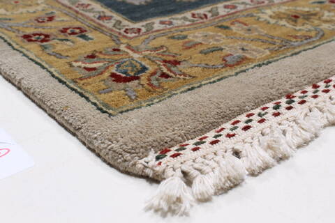 Isfahan Beige Hand Knotted 91 X 130  Area Rug 250-26177 Image 6
