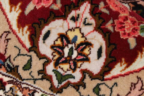 Tabriz Purple Round Hand Knotted 69 X 69  Area Rug 250-26268 Image 8