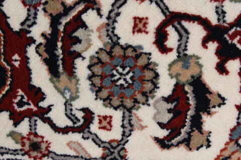 Bidjar Beige Round Hand Knotted 67 X 67  Area Rug 250-26270 Image 7