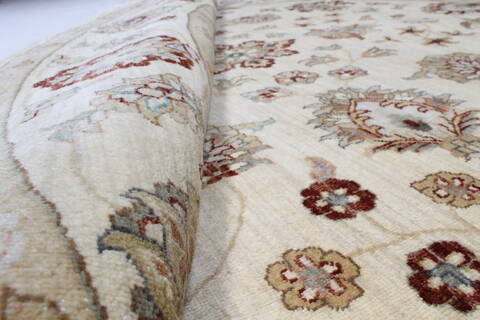 Pishavar Beige Round Hand Knotted 80 X 80  Area Rug 250-26280 Image 10