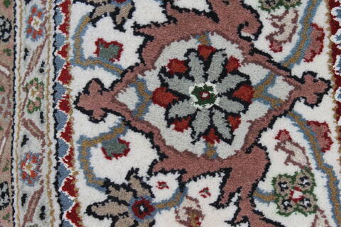 Tabriz Beige Round Hand Knotted 84 X 84  Area Rug 250-26337 Image 7