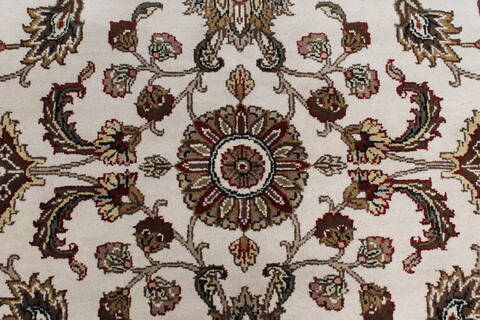 Kashan Beige Round Hand Knotted 711 X 711  Area Rug 250-26378 Image 6
