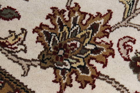 Kashan Beige Round Hand Knotted 711 X 711  Area Rug 250-26378 Image 9