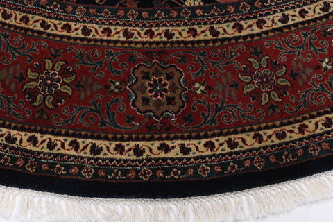 Semnan Purple Round Hand Knotted 711 X 711  Area Rug 250-26432 Image 3