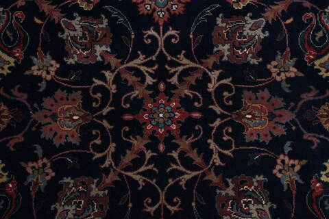 Semnan Purple Round Hand Knotted 711 X 711  Area Rug 250-26432 Image 4