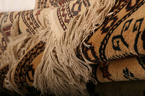 Kazak Beige Square Hand Knotted 68 X 82  Area Rug 100-26660 Image 3