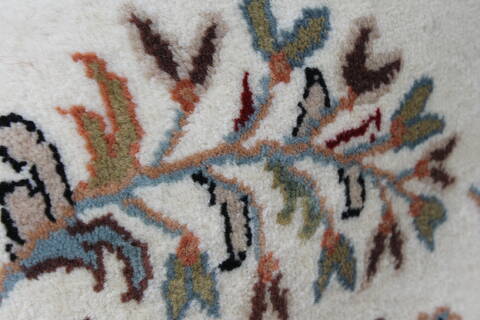 Isfahan White Hand Knotted 50 X 81  Area Rug 250-26864 Image 10