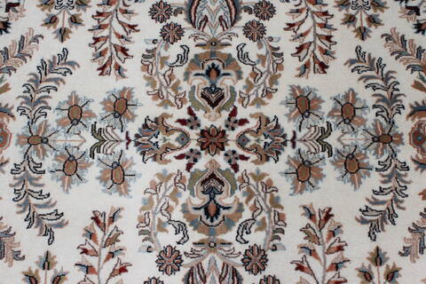 Isfahan White Hand Knotted 50 X 81  Area Rug 250-26864 Image 5