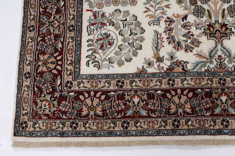 Isfahan White Hand Knotted 50 X 81  Area Rug 250-26864 Image 6