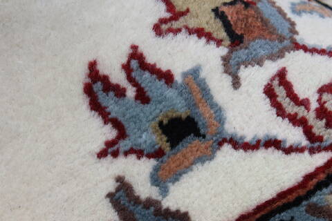 Isfahan White Hand Knotted 51 X 83  Area Rug 250-26865 Image 12
