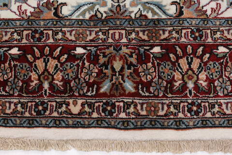 Isfahan White Hand Knotted 51 X 83  Area Rug 250-26865 Image 4