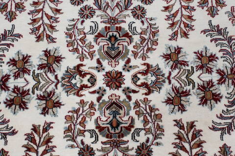 Isfahan White Hand Knotted 51 X 83  Area Rug 250-26865 Image 5