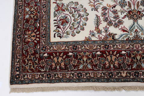 Isfahan White Hand Knotted 51 X 83  Area Rug 250-26865 Image 6