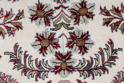 Isfahan White Hand Knotted 51 X 83  Area Rug 250-26865 Image 8