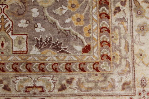 Isfahan Beige Hand Knotted 80 X 101  Area Rug 250-26935 Image 11
