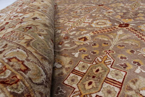 Isfahan Beige Hand Knotted 80 X 101  Area Rug 250-26935 Image 2