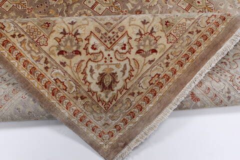 Isfahan Beige Hand Knotted 80 X 101  Area Rug 250-26935 Image 3