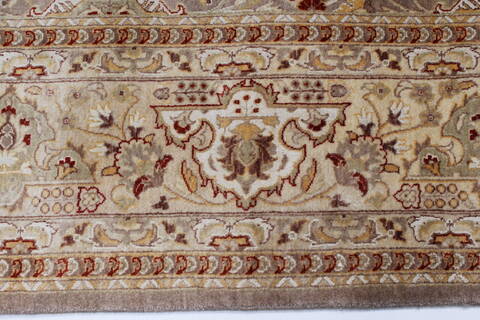 Isfahan Beige Hand Knotted 80 X 101  Area Rug 250-26935 Image 6