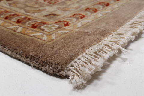 Isfahan Beige Hand Knotted 80 X 101  Area Rug 250-26935 Image 9
