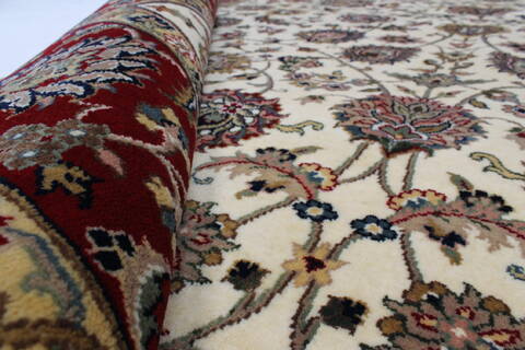 Isfahan White Hand Knotted 510 X 88  Area Rug 250-26938 Image 11