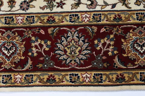 Isfahan White Hand Knotted 510 X 88  Area Rug 250-26938 Image 3