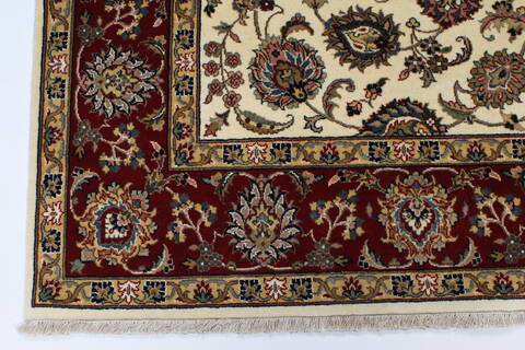 Isfahan White Hand Knotted 510 X 88  Area Rug 250-26938 Image 5
