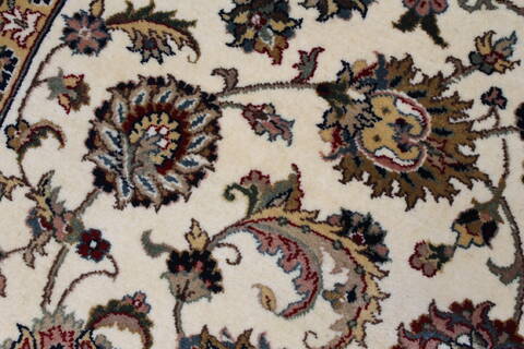 Isfahan White Hand Knotted 510 X 88  Area Rug 250-26938 Image 7