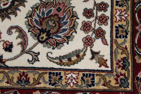 Isfahan White Hand Knotted 510 X 88  Area Rug 250-26938 Image 8