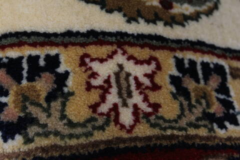 Isfahan White Hand Knotted 510 X 88  Area Rug 250-26938 Image 9