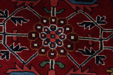 Serapi Red Hand Knotted 61 X 91  Area Rug 250-26950 Image 9