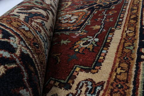 Serapi Red Hand Knotted 40 X 60  Area Rug 250-27246 Image 1