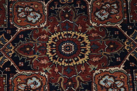 Serapi Red Hand Knotted 40 X 60  Area Rug 250-27246 Image 6