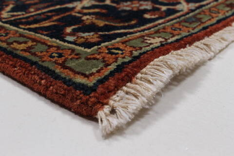 Serapi Red Hand Knotted 40 X 60  Area Rug 250-27246 Image 8