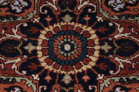 Serapi Beige Hand Knotted 30 X 410  Area Rug 250-27519 Image 4
