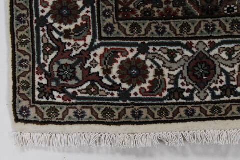 Mahi Beige Hand Knotted 32 X 55  Area Rug 250-27530 Image 3