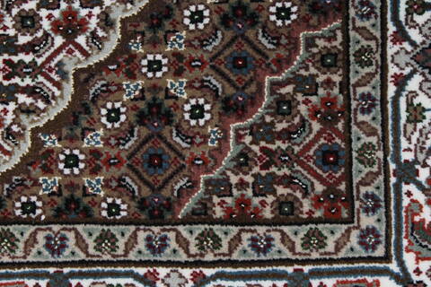 Mahi Beige Hand Knotted 32 X 55  Area Rug 250-27530 Image 5