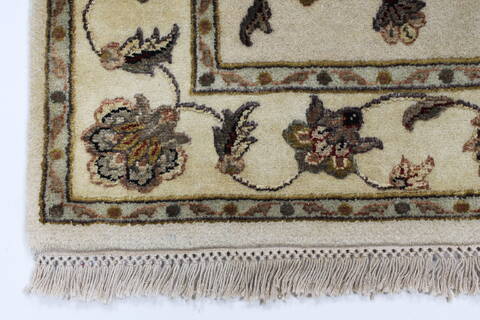 Kashmir Beige Hand Knotted 30 X 51  Area Rug 250-27578 Image 5