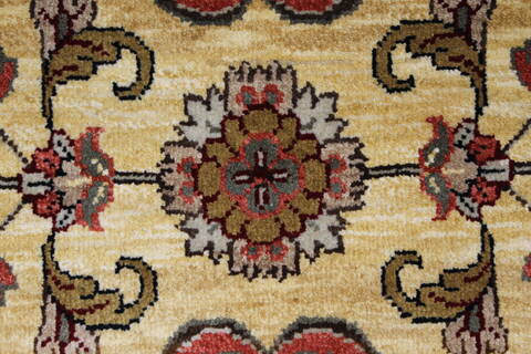Kashan Beige Hand Knotted 30 X 53  Area Rug 250-27590 Image 4