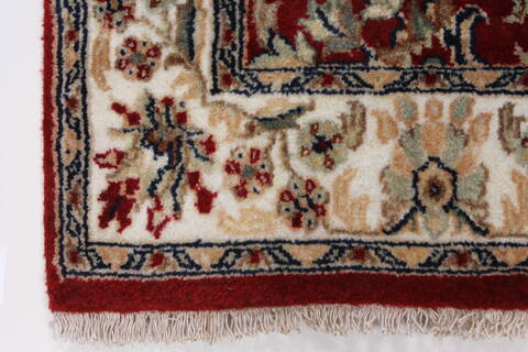 Sarouk Beige Hand Knotted 30 X 51  Area Rug 250-27597 Image 5