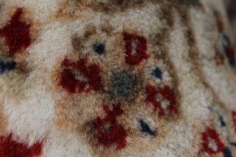 Sarouk Beige Hand Knotted 30 X 51  Area Rug 250-27597 Image 9