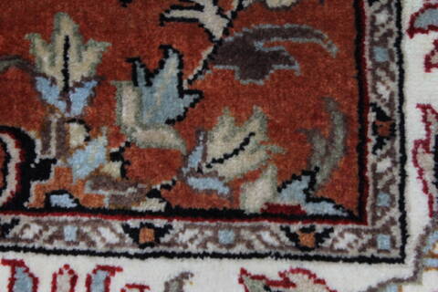 Sarouk Beige Hand Knotted 30 X 50  Area Rug 250-27622 Image 3