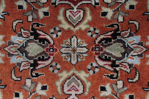 Sarouk Beige Hand Knotted 30 X 50  Area Rug 250-27622 Image 4