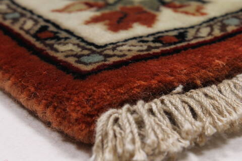 Sarouk Beige Hand Knotted 30 X 50  Area Rug 250-27622 Image 6