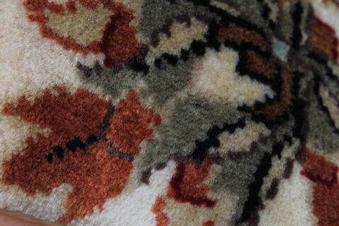 Sarouk Beige Hand Knotted 30 X 50  Area Rug 250-27622 Image 7