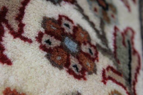 Sarouk Beige Hand Knotted 30 X 50  Area Rug 250-27622 Image 8