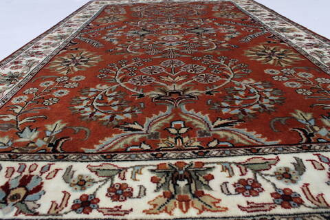 Sarouk Beige Hand Knotted 30 X 50  Area Rug 250-27622 Image 9
